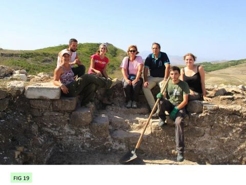 FIG 18: Staff and students from the Universities of York and Rome Tor Vergata at Monte
Kassar
