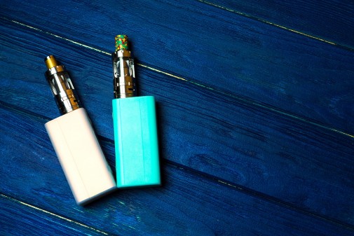 Image shows 2 vapes side by side
