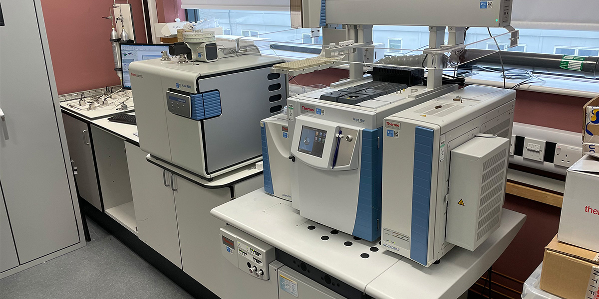 Elemental Analysis Isotope-Ratio Mass Spectrometry and Gas Chromatography-Combustion Isotope-Ratio Mass Spectrometry. Model Thermo Delta V Plus with FLASH2000.
