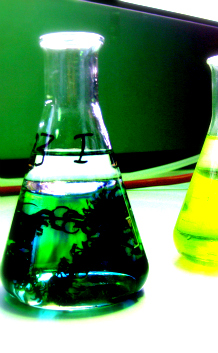 Laboratory flasks showing photosynthesis at work (tk-link on flickr)