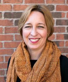 portrait photograph of Suzanne Fagence Cooper