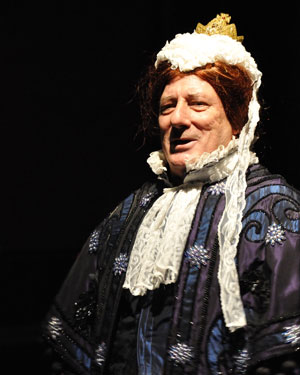 Berwick Kaler as the Dame (photo by Helen Weinstein)