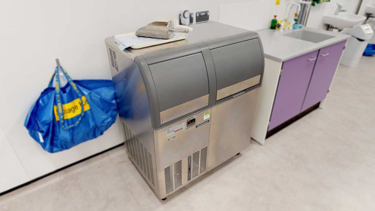 Freestanding ice machine in corner of laboratory