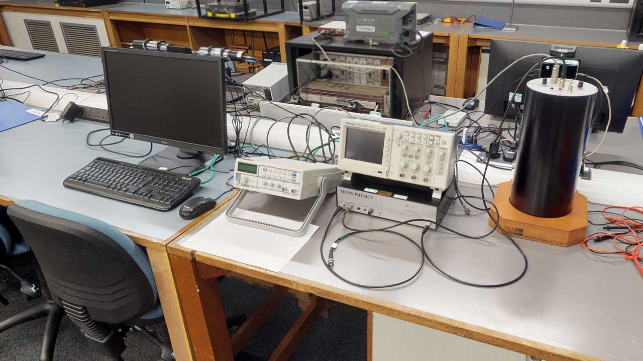 Experiment 4: Determining the lifetime of muons