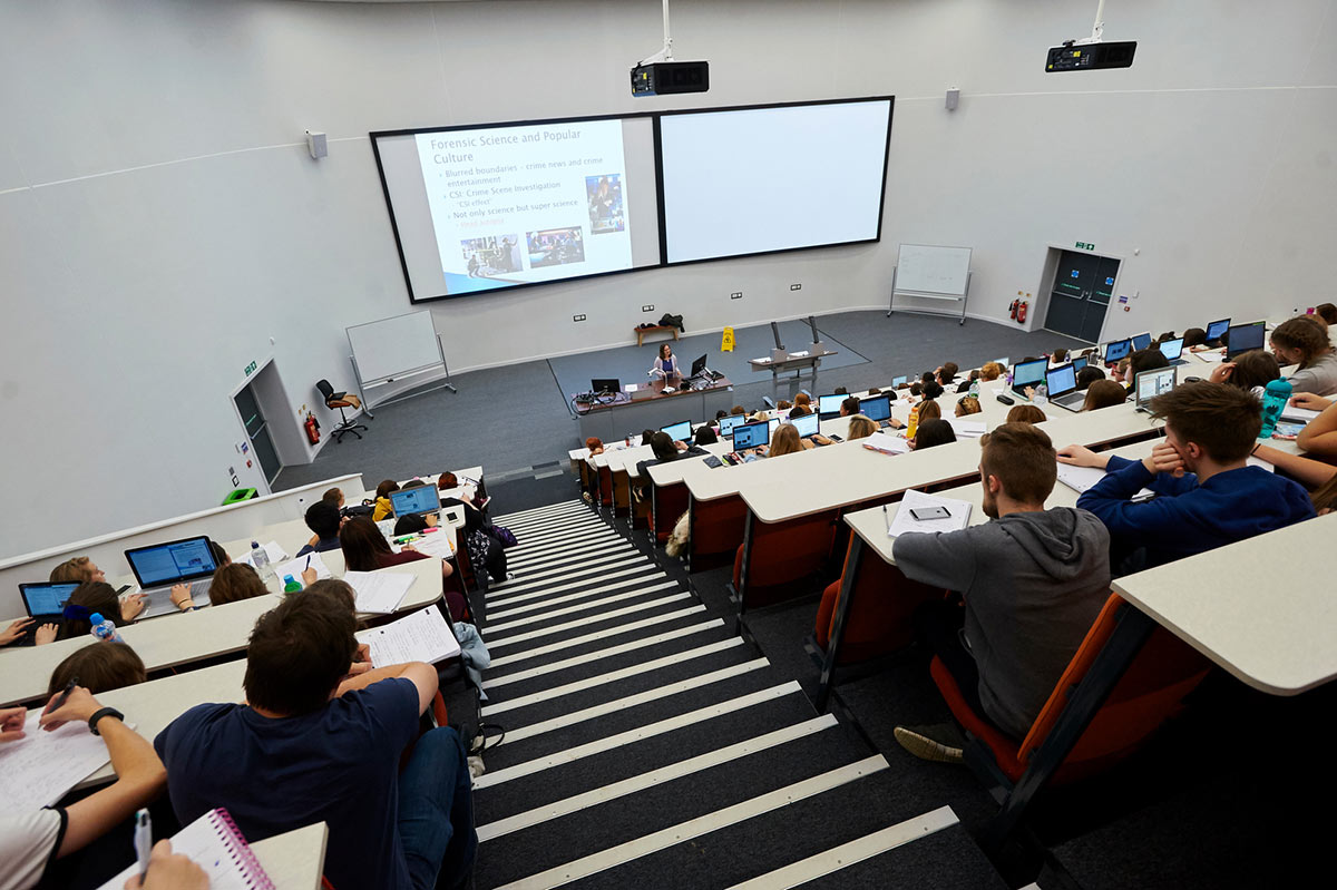 Depending on the subject you've chosen to study, your teaching at university may feature lectures, seminars, labs, practicals, workshops, tutorials, or fieldwork. Here's an example of one of the many lecture theatres on Campus.